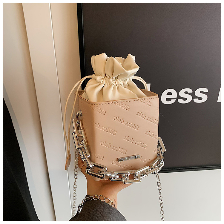 thumbnail image 1 of Bolso pequeño cuadrado con cadenas, de un solo color, moderno y elegante para el verano 2025, con asa para hombro y bandolera, con cordón de ajuste, para mujer., 1 of 10