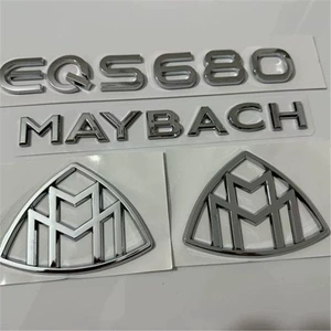 Mercedes-Benz Maybach EQS680 yazı, avtomobil, quyruq emblemi və nömrə nişanı.