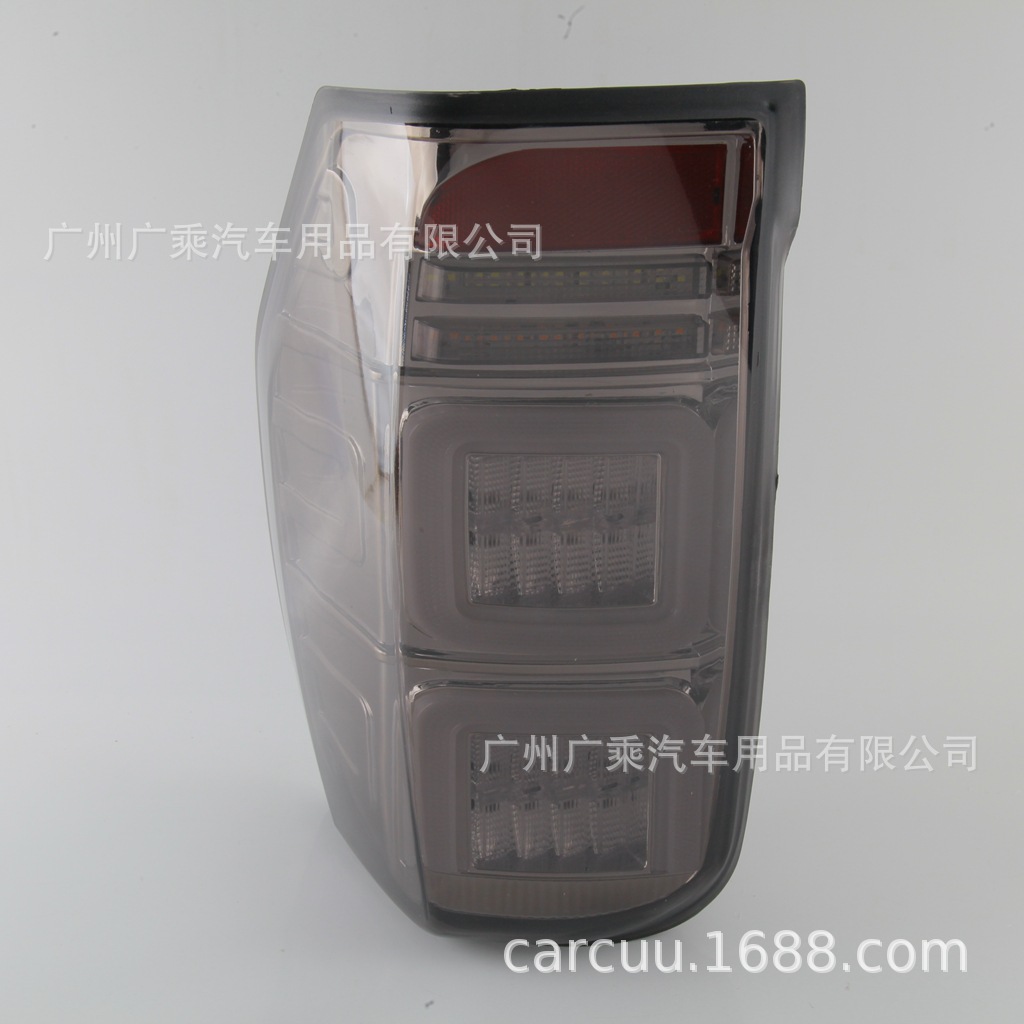 Aplicable a luces traseras Mitsubishi L200 19-23 [forma de caja]