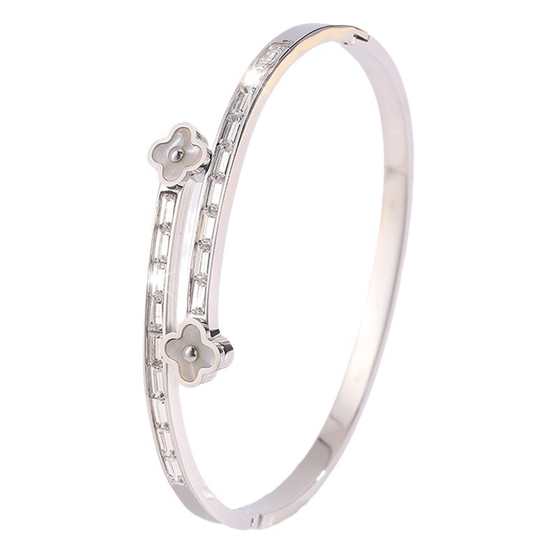 Coreano de alta calidad cuatro hojas de titanio acero brazalete de diseño femenino minimalista diamantes plateados no desvanecen brazalete joyas brazalete