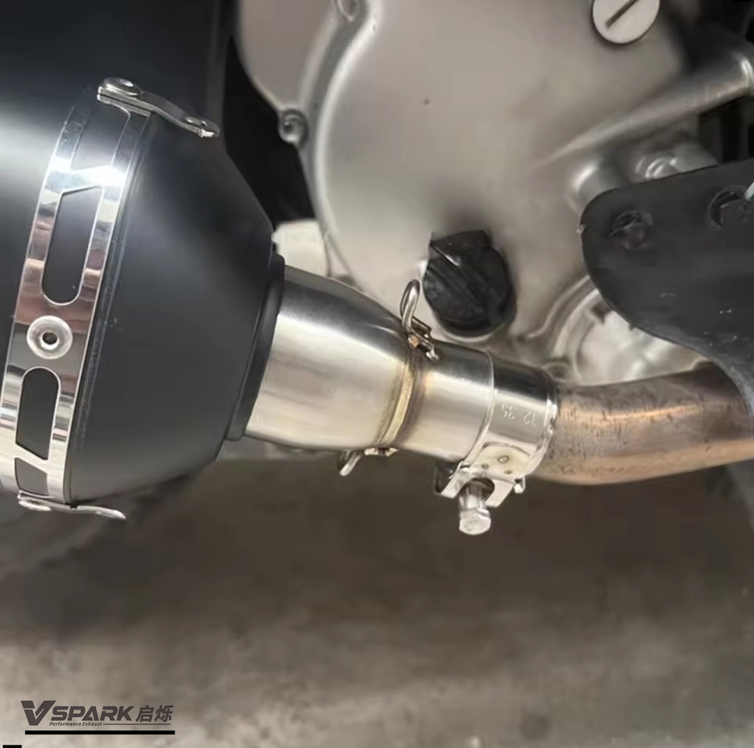 Motorcycle exhaust pipe modification: adapter for connecting a 35-48mm mid-section to a 51mm tail section, ensuring a seamless installation