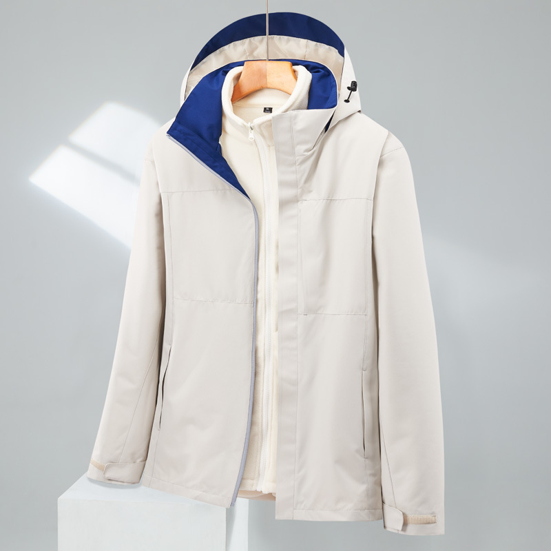 突撃服は男性の山系登山服を厳選して保温して通気します。|undefined