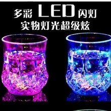 创意亚克力杯 材质PC 入水亮 发光菠萝杯 工厂直销 七彩自闪杯