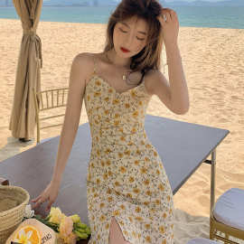 小开叉V领黄色碎花法式吊带连衣裙温柔风甜美梗桔初恋短裙子女夏