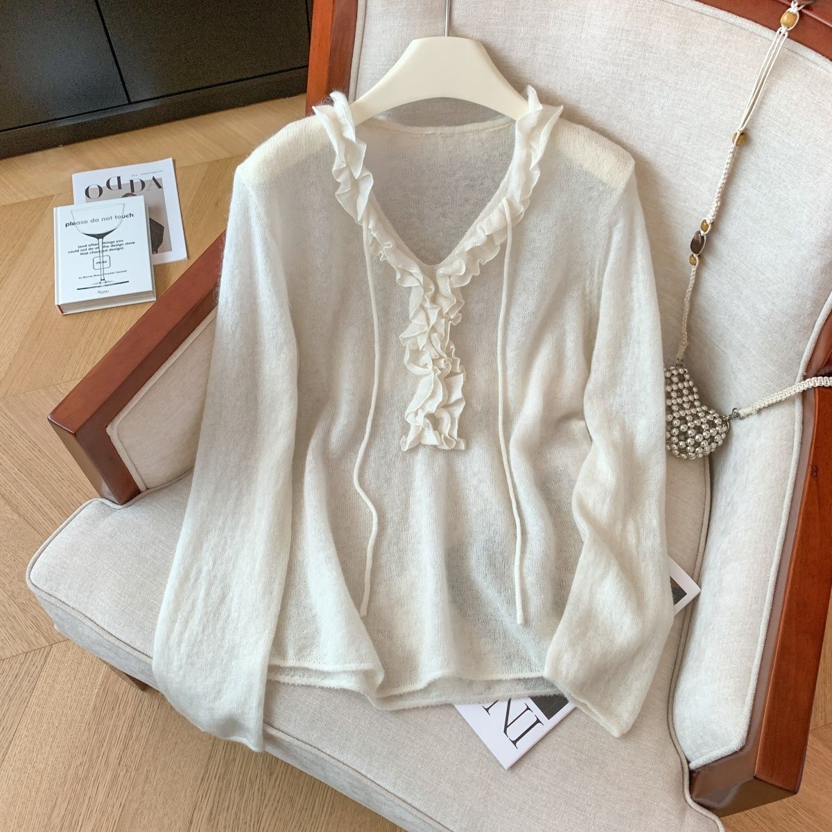 Guangzhou Thirteen Lines Women's Clothing Design Edge Collar Sweater Autumn New Sweater Bottoming Shirt