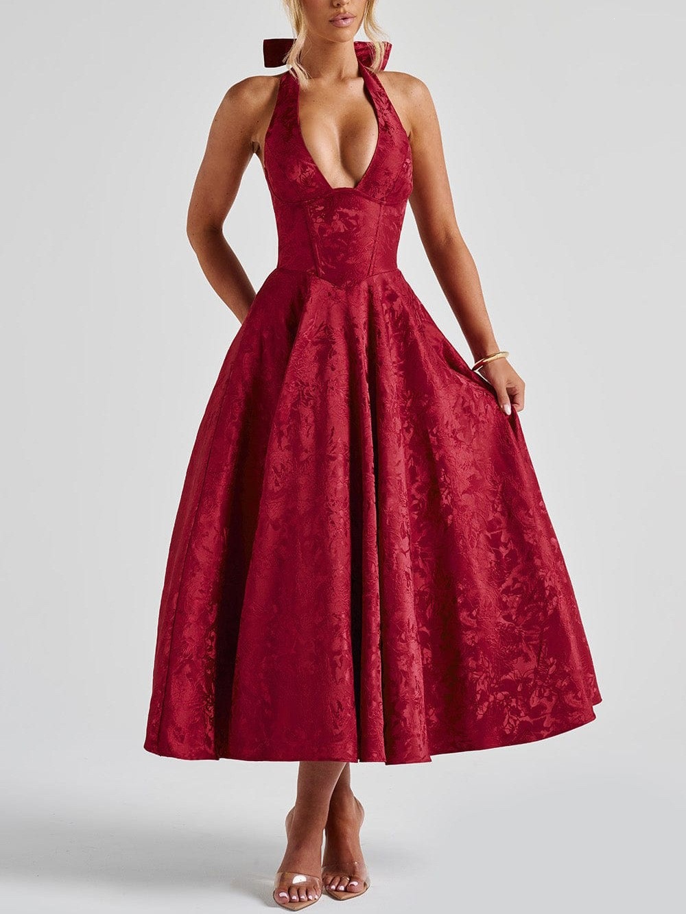 Vestido de noite elegante com decote em v e alças halter_voghion.com