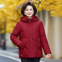 洋气羽绒服女白鸭绒加厚保暖中老年气质大码冬装中年妈妈外套爆款