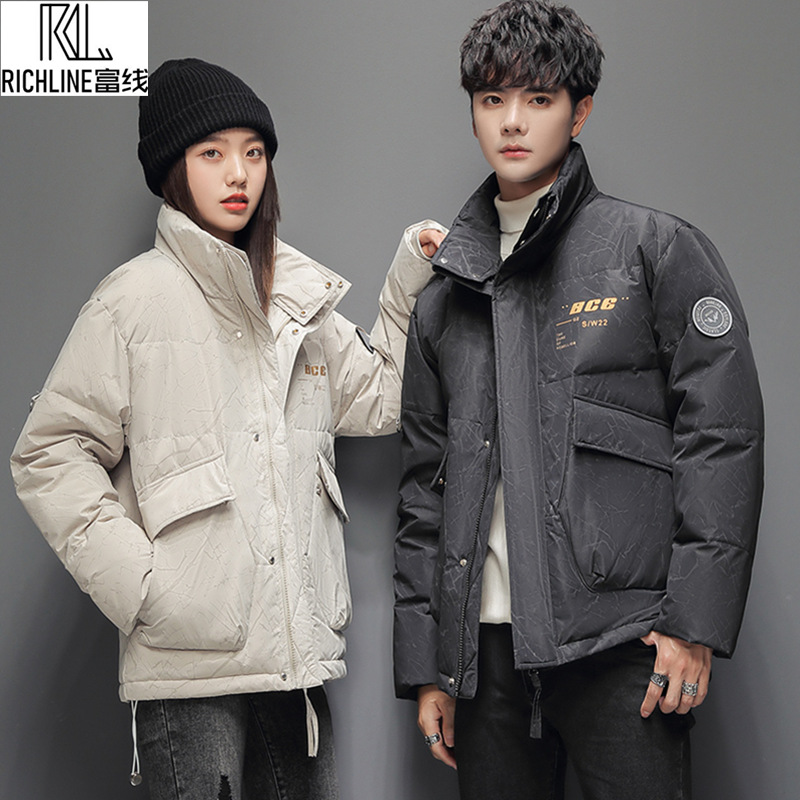Chaqueta de plumón de cuello vertical de línea rica para hombres de invierno nueva pareja de ropa de pareja para estudiantes gruesa calentamiento 90 chaqueta de chaqueta de arroz blanco de moda