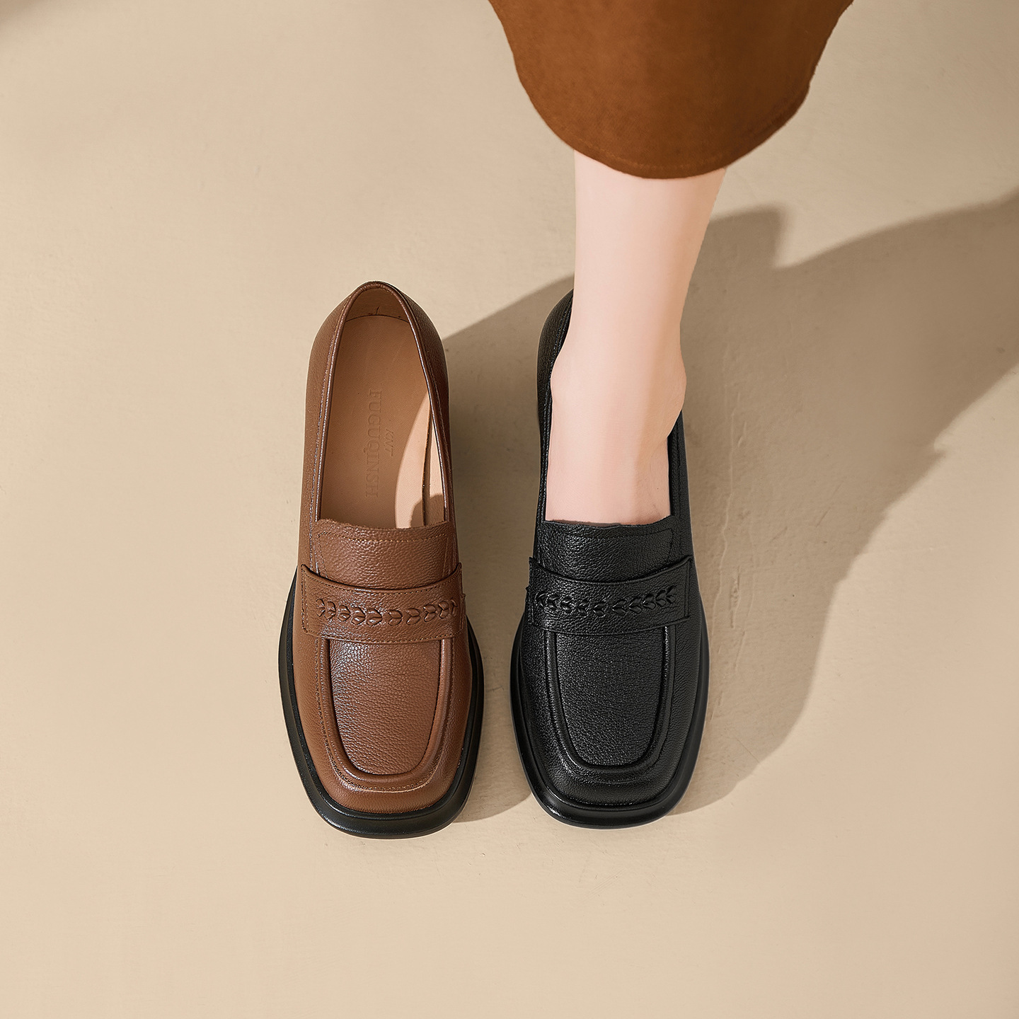 Giày loafer nữ da dê đế dày gót vuông 7,5 cm cổ sâu — màu nâu