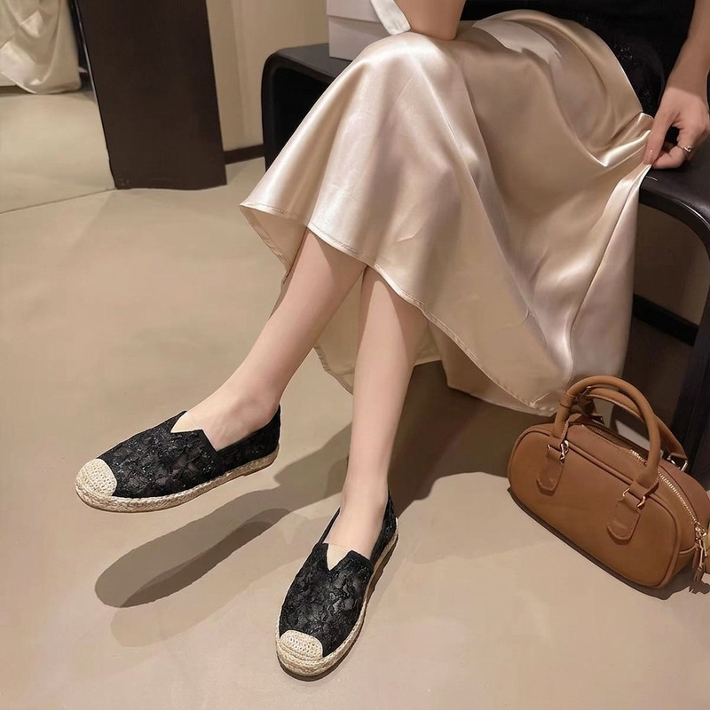 Old Beijing Cloth Shoes for Women, Hollow Lace Mesh Soft-Soled Shoes, Lightweight and Comfortable Slip-On Breathable Casual Women's Mesh Shoes