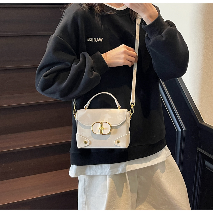 Fashionable and trendy small bag 2025 new women's bag, summer casual and simple crossbody bag, hand-held texture small square bag undefined