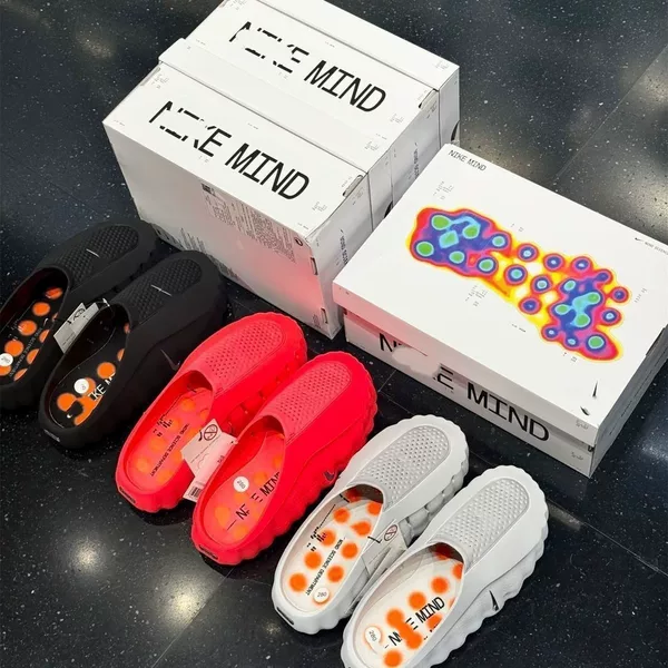 High-quality MIND 001 sports sandals with a unique toe design, unisex, featuring massage beads for a comfortable, cushioned feel