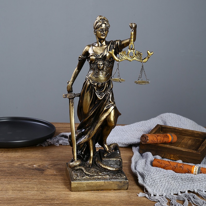 Nordic Goddess of Justice Themis Statue Lawyer Office Desktop Sculpture Judicial Fairness and Justice Balance Ornaments