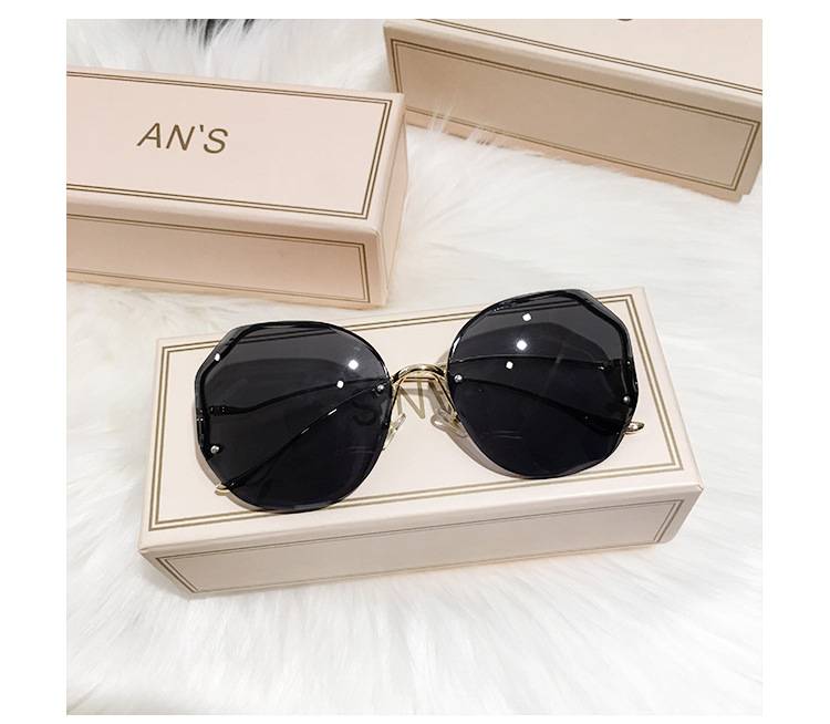 Fashion Pc Polygon Frameless Women's Sunglasses display picture 1