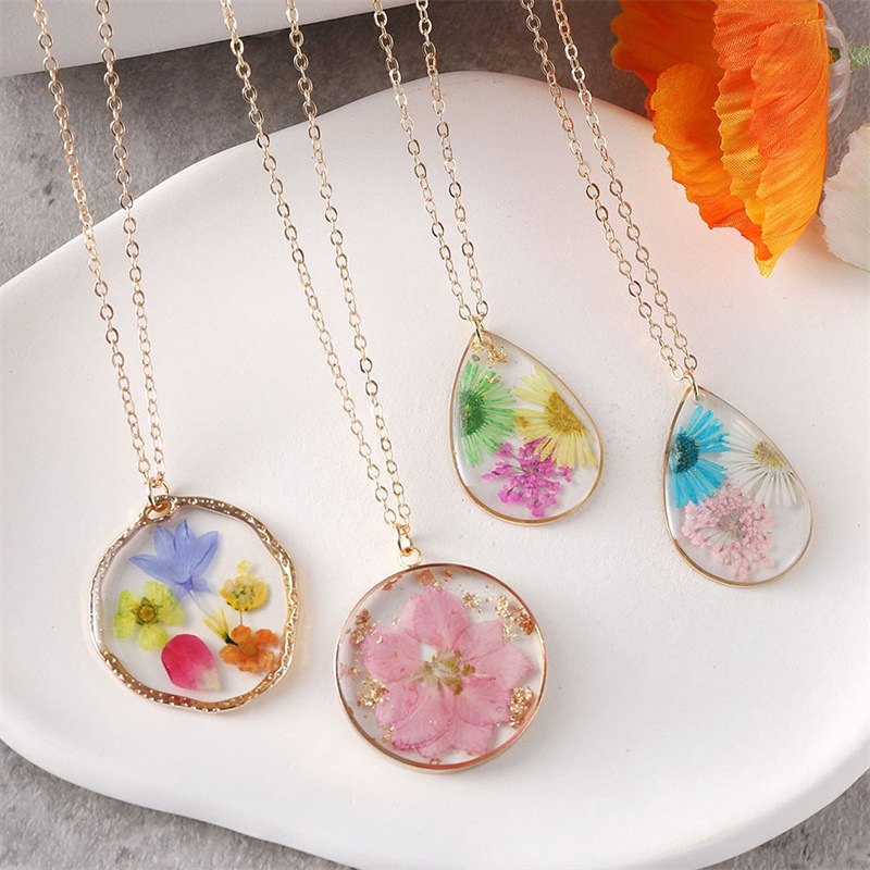 15g Weight Resin Pendant Material Pendant Necklace Classification Alloy Chain Material 1 Piece Quantity Casual Occasion Alloy, Resin Material Flower Pattern Unisex Gender Plating Design Pastoral, Simple Style Style Pastoral Simple Style Flower Alloy Resin Wholesale Pendant Necklace 5