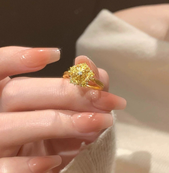 Vintage Gold Flower Ring - Elegant Designer Diamond Ring For Women_voghion.com
