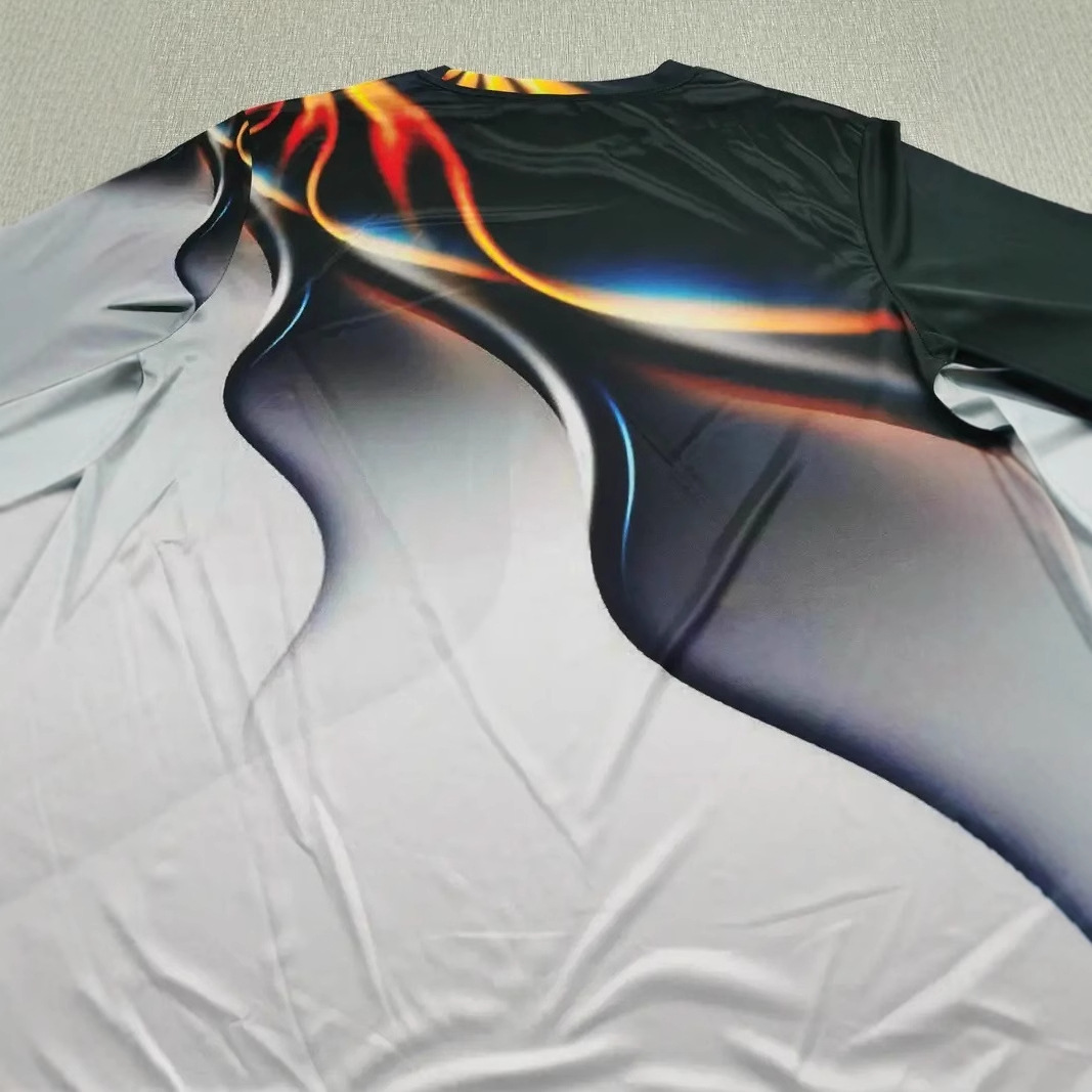 Camiseta de cuello redondo suelta y transpirable de manga corta de la calle para hombre Spot moda metal colorido halo impresión 3D