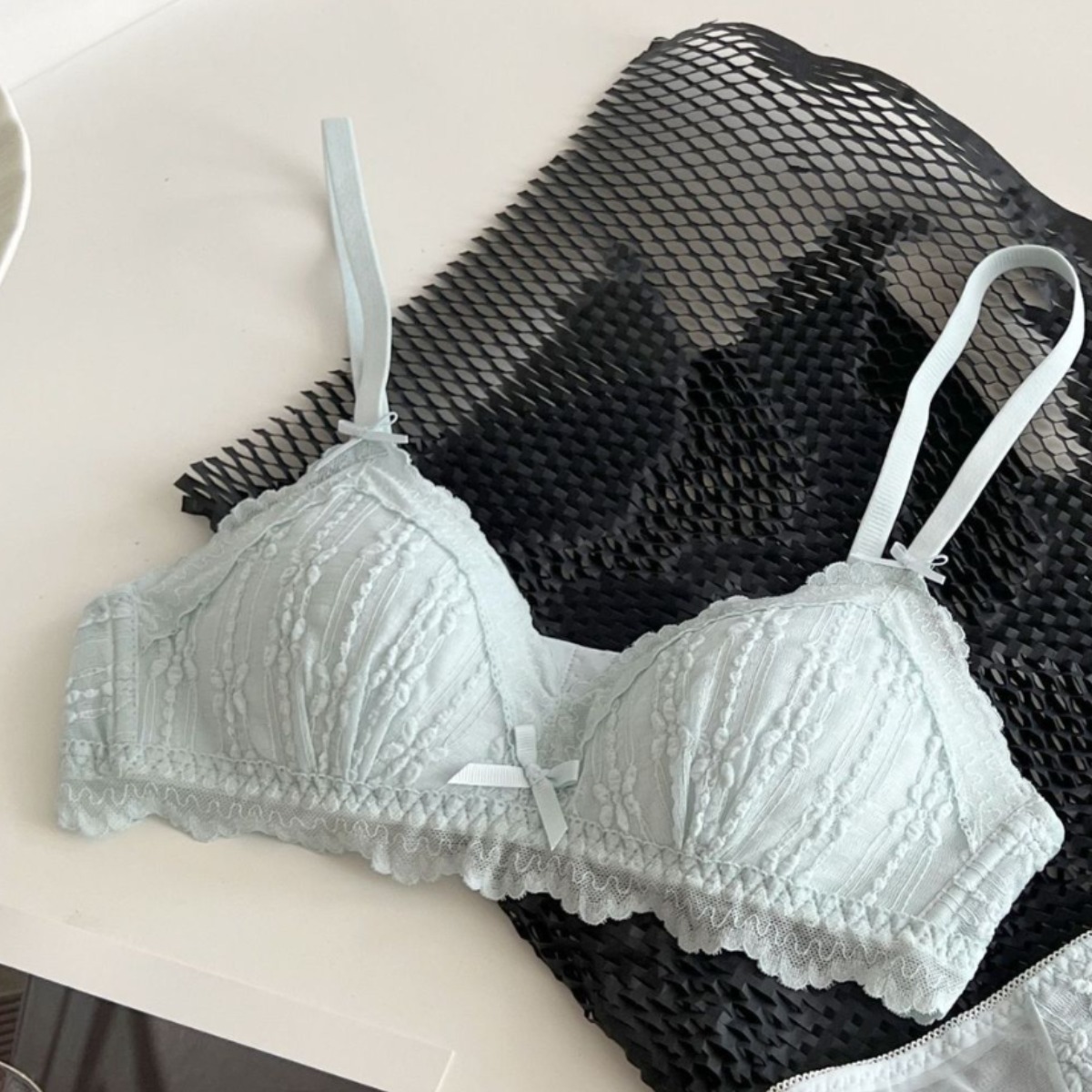 Venta directa de fábrica Comercio electrónico transfronterizo Sudeste de Asia Vietnam Tailandia Ladies French Thin Girl reúne cómodos sujetadores de texto