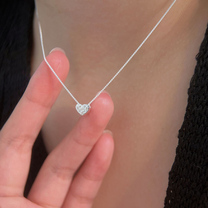 Niche Design Mini Heart Necklace for Women 2025 New Exquisite High-End Fashion Versatile Clavicle Chain Trend