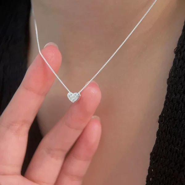 Niche Design Mini Heart Necklace for Women 2025 New Exquisite High-End Fashion Versatile Clavicle Chain Trend