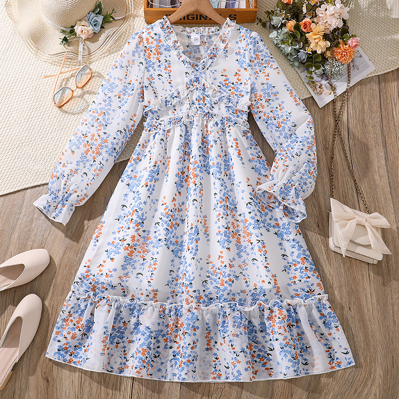 Flickklänning med blommor och lång ärm prinsessmodell_voghion.com