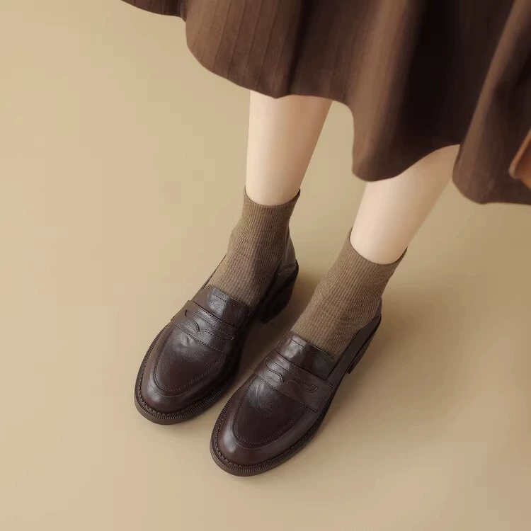 Мягкая овечья кожа толстая подошва маленькая кожаная обувь женская весна и осень 2025 новая черная обувь французская одиночная обувь супер мягкая Lefu обувь толстый каблек