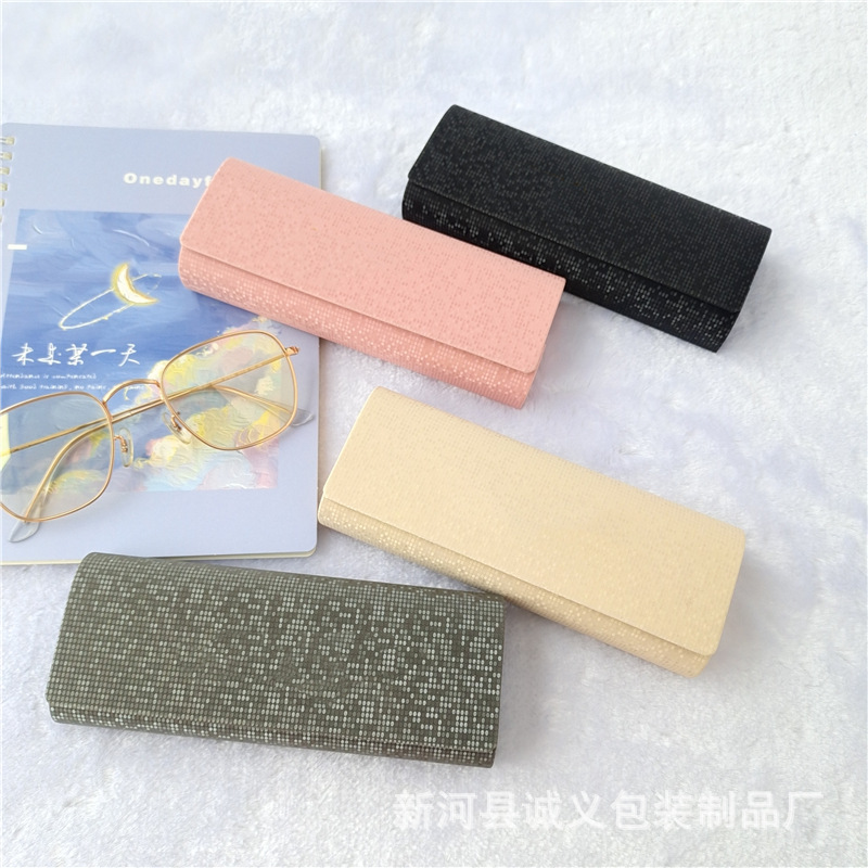 Wholesale of leather eyeglass cases by manufacturers, cartoon style metal material magnetic flip cover, portable design, universal for both male and female students