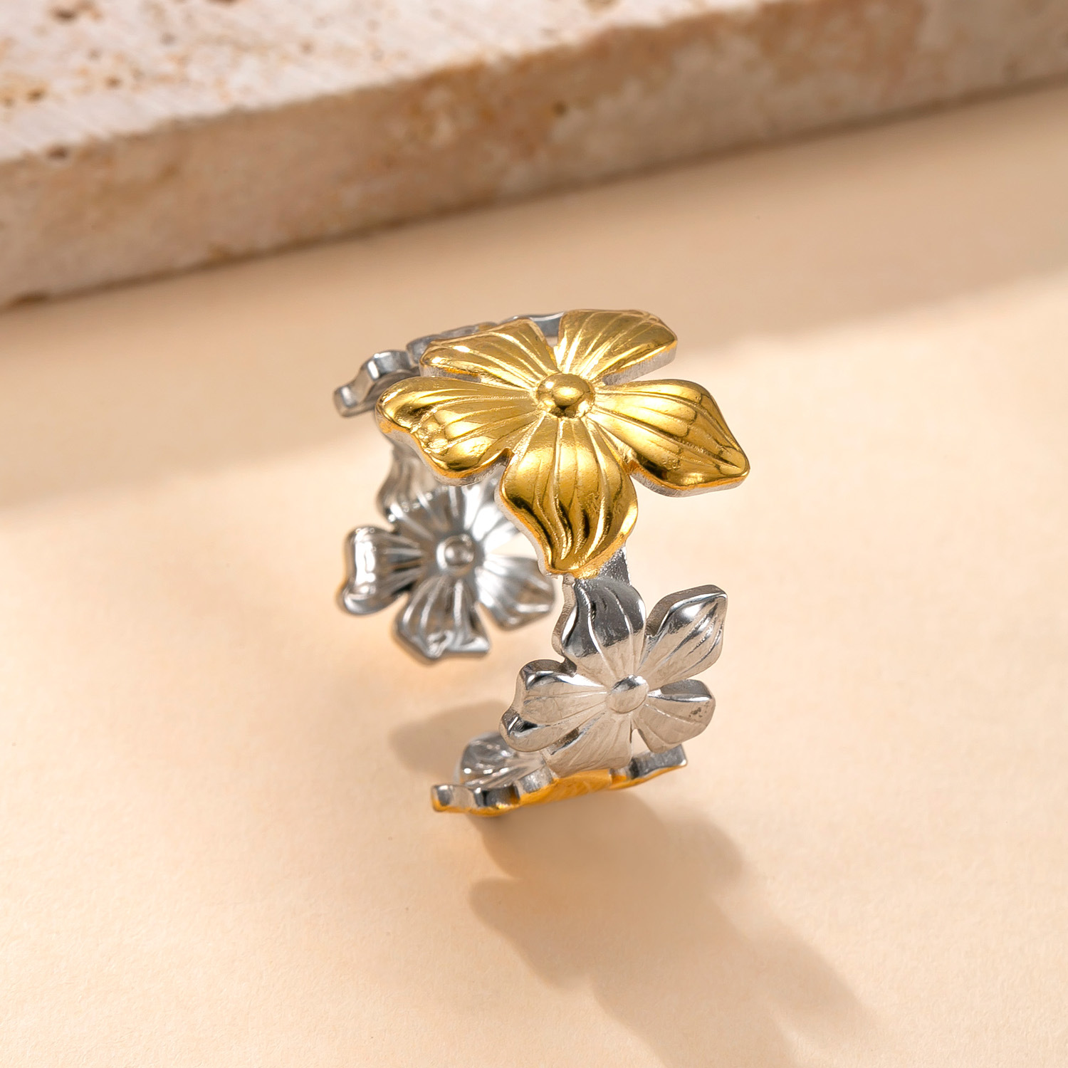 Nuevo anillo de acero inoxidable transfronterizo Flor hidráulica Amor Anillo a juego de colores Diseño de nicho Personalidad Fábrica de joyas de acero de titanio image 3