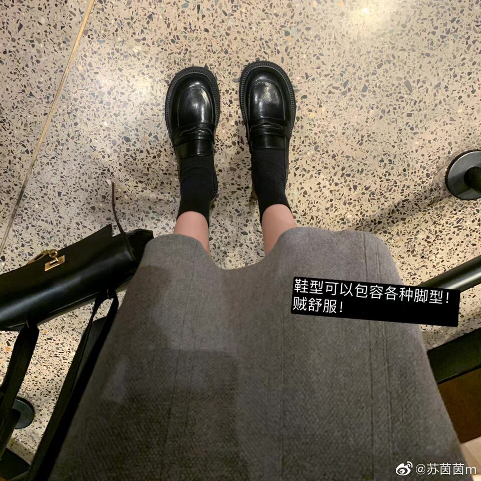 Giày lười nữ da mềm mũi tròn gót vuông 3–5 cm — Màu đen