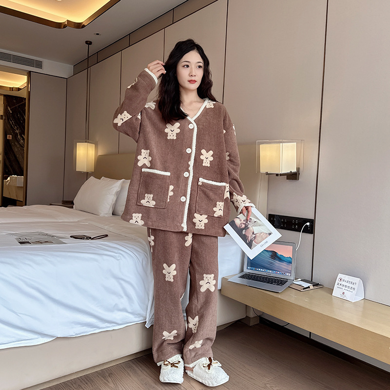 Autumn and Winter New Women's Large Size Thickeneded Warm and Fattened Velvet Suit That Can Be Worn Outside, Home Clothes, Comfortable, Breathable and Soft Autumn and Winter New Women's Large Size Thickeneded Warm and Fattened Velvet Suit That Can Be Worn Outside, Home Clothes, Comfortable, Breathable and Soft