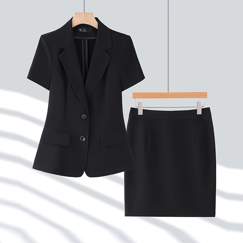 검은 양복 + 스커트