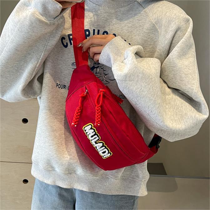 Bolso de verano para mujeres 2024 nueva moda versátil bolso de pecho casual nicho deportivo fresco bolso de hombro único