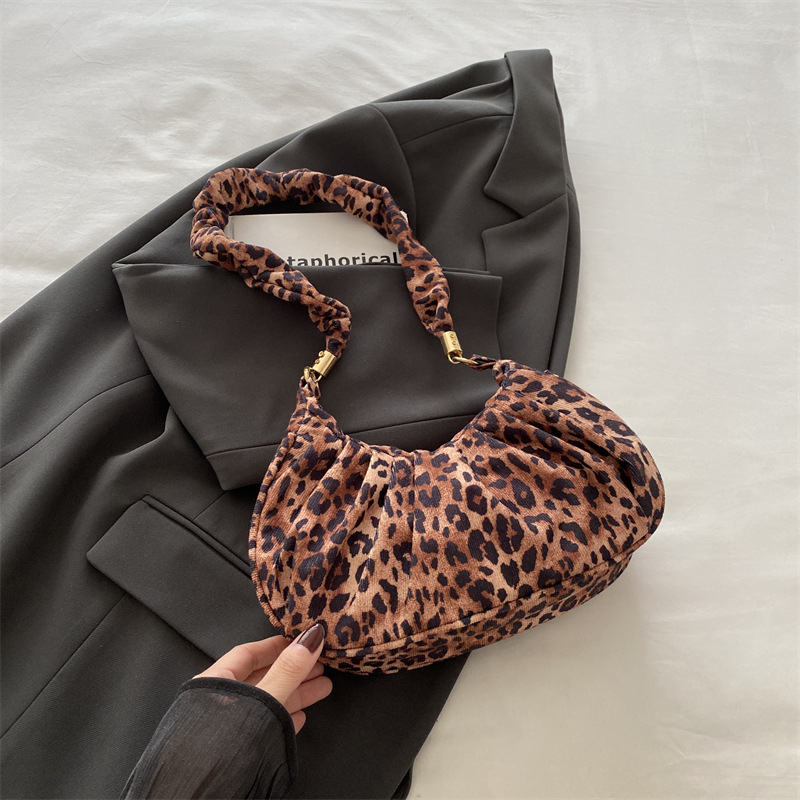 Otoño y invierno ocio de gran capacidad de la personalidad de 2024 nueva moda leopardo plegado simple brazo bolso de mujer suave