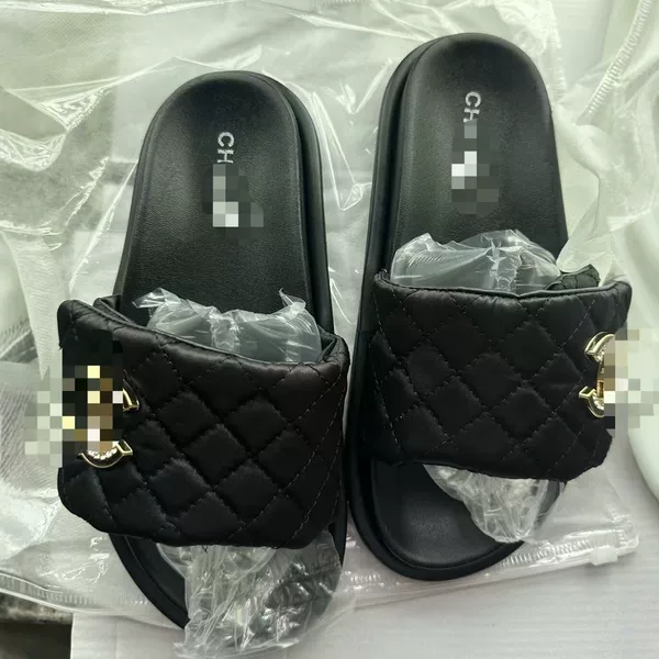 2026 New Diamond Pattern Thick-Soled Slippers for Women, Fashionable Letter-Printed Slide Sandals for Casual Beach Wear