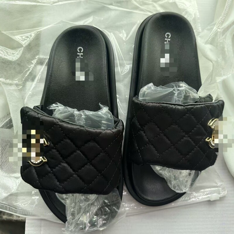 2026 New Diamond Pattern Thick-Soled Slippers for Women, Fashionable Letter-Printed Slide Sandals for Casual Beach Wear