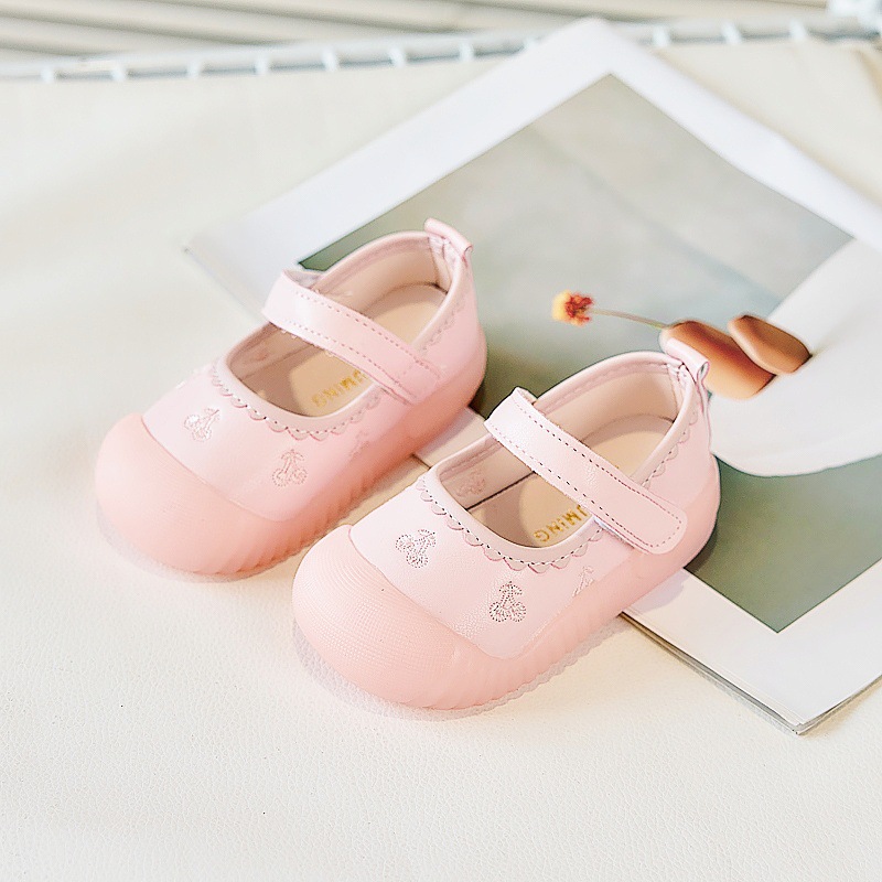 Zapatos de piso para bebés, primavera y otoño, princesa, suela suave, zapatos antideslizantes y antipatadas para niños pequeños, zapatos de cuero para bebés, una pieza