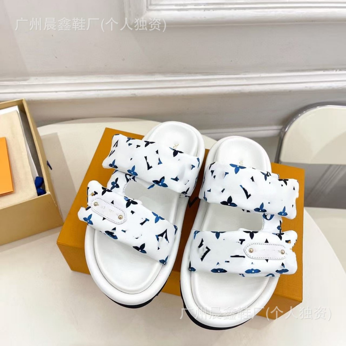 驴家厚底魔术2025夏季新款时尚休闲平底露趾一字拖鞋女外穿沙滩鞋