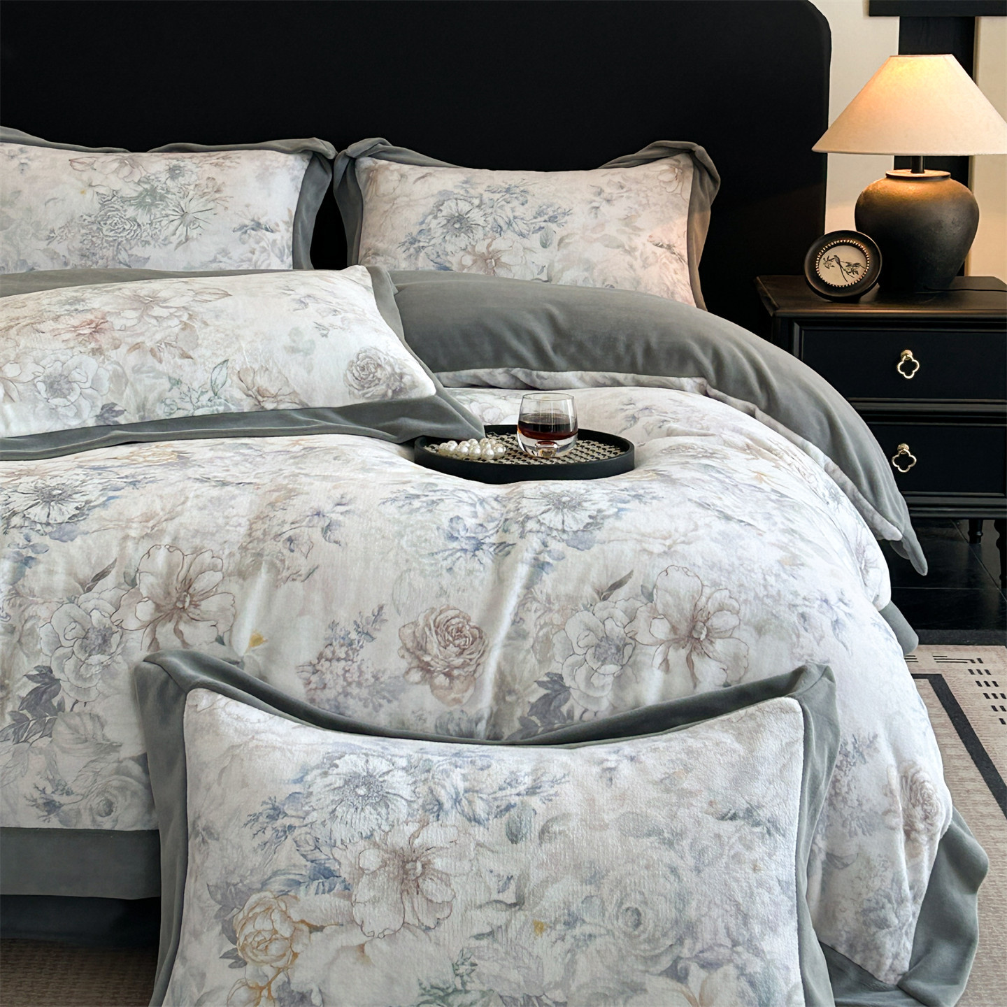 Leche de invierno cama de cuatro piezas conjunto 2025 nuevo engrosado calentamiento sábanas de coral cubierta de cama de tres piezas conjunto de ropa de cama