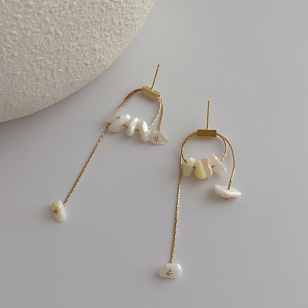 Design organic fashionable retro earrings