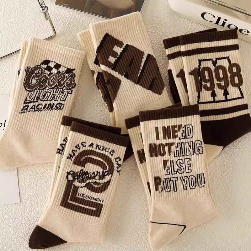 Cross-border socks men's autumn and winter long socks fashionable all-match American retro student Sports Basketball cotton socks can be sent on behalf