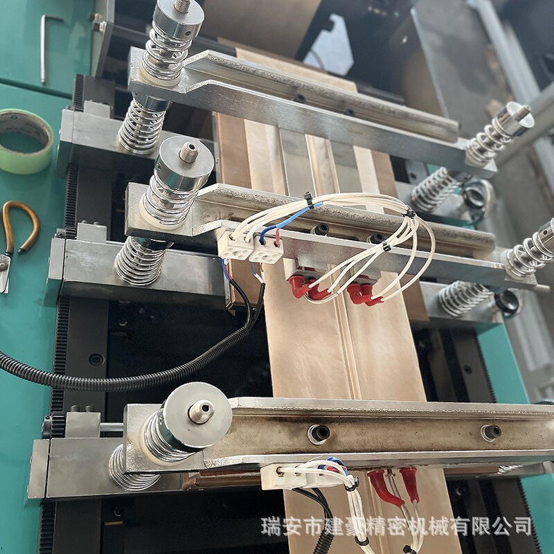 Wenzhou multi-functional mid-bottom sealing integrated bag making machine price discount activity mid-bottom sealing machine mid-bottom sealing machine manufacturer
