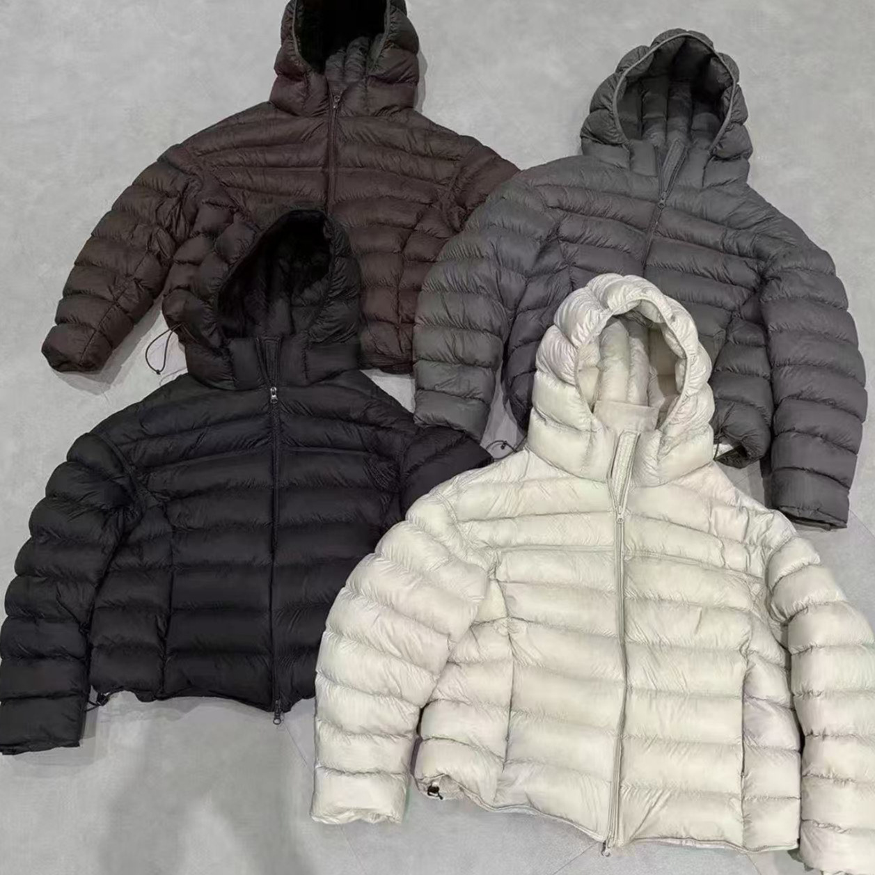 超好看排骨羽绒服2025冬季新款时尚简约连帽外套女