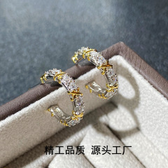 Dijiaao バージョン 2 色クロスイヤリングカラーマッチングイヤリング厚いメッキ 18 k ゴールドダイヤモンドイヤリングハンドジュエリー女性のための