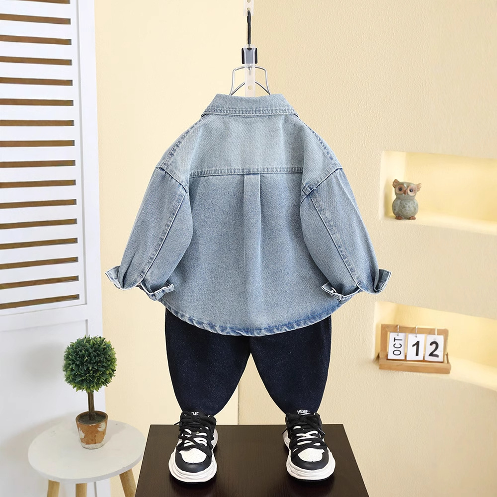 7546 Camisa para niños 2025 Nuevo estilo de primavera y otoño para niños Top de mezclilla Chaqueta delgada coreana para hombres guapos Ropa para niños