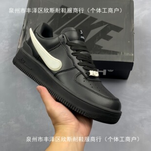 ���＃ԭ��܊һ̖AF1[AMBUSH]��С�w���͎����e��ЬУ�@��Ů��