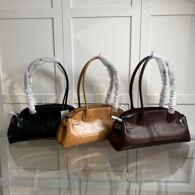 Coach's New Women's Bag Empire34 Bowling Shoulder Underarm Baguette Bag Large Capacity Commuter Satchel Tote Bag Coach's New Women's Bag Empire34 Bowling Shoulder Underarm Baguette Bag Large Capacity Commuter Satchel Tote Bag