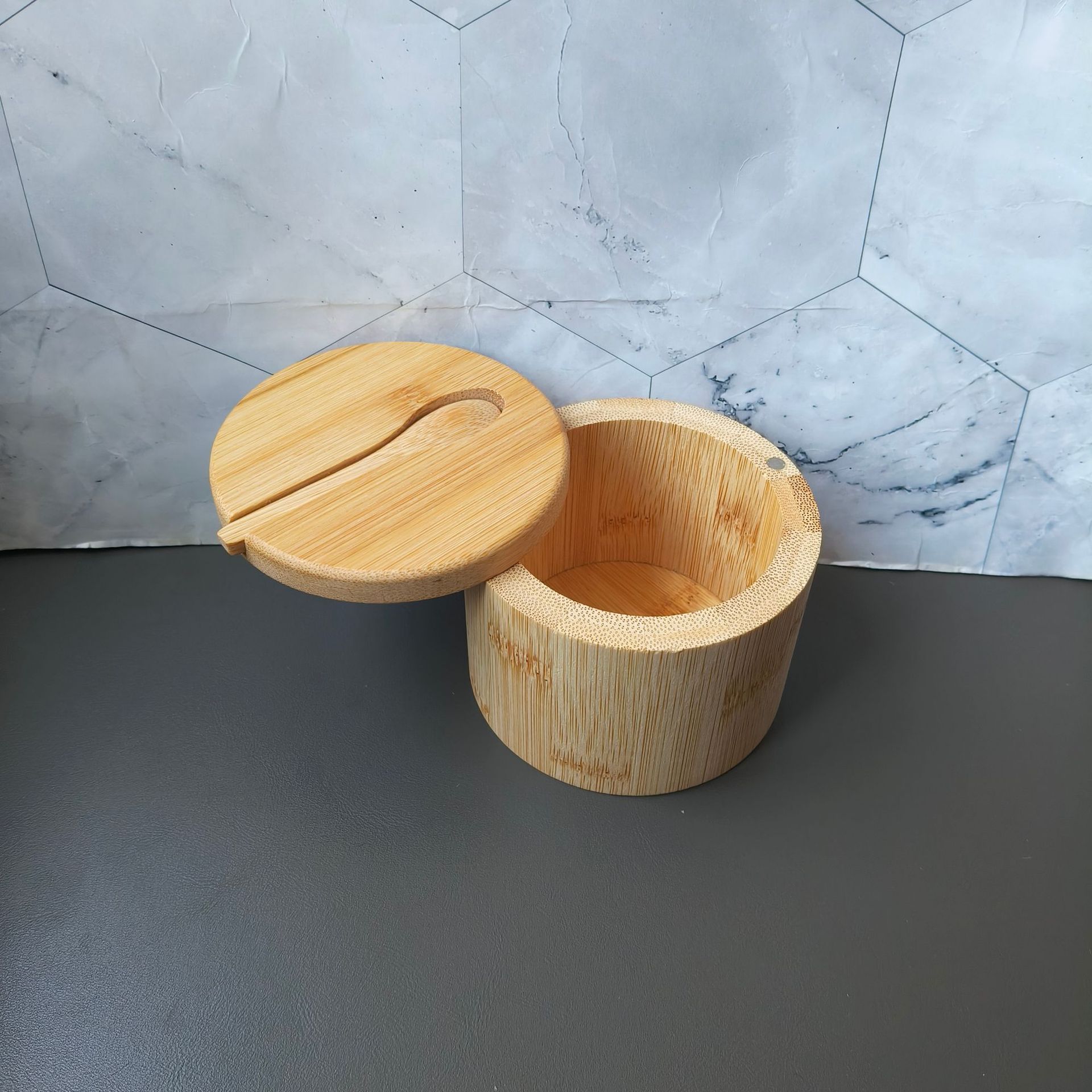 숟가락이 있는 단일 케이스: 9*7cm, 무게 165g