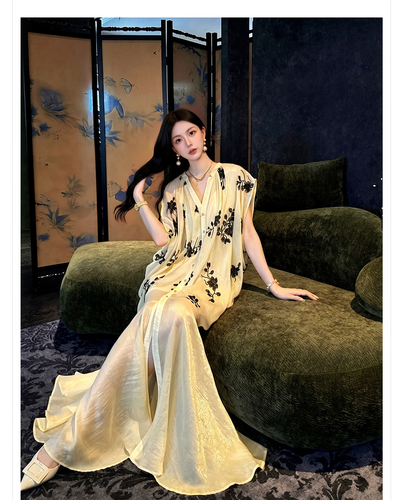 Đầm maxi nữ thắt eo phong cách tân Trung Hoa, cổ tròn, tay ngắn, thân suông, tùng váy xòe nhẹ, gấu váy xẻ tà, chất liệu voan mỏng phối ren thêu hoa và đính cườm lấp lánh — Vàng nhạt chi tiết 5