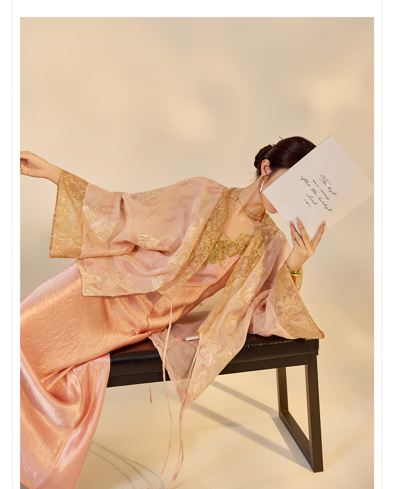 Áo khoác cardigan nữ phong cách Trung Hoa retro thêu hoa cột dây — hồng chi tiết 3