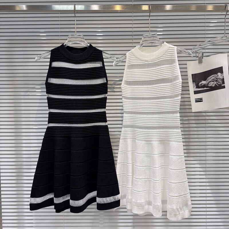 Zhang Yuanying's Same Style Two-Color Sleeveless A-Line Dress with Horizontal Striped Knit Fabric Zhang Yuanying's Same Style Two-Color Sleeveless A-Line Dress with Horizontal Striped Knit Fabric